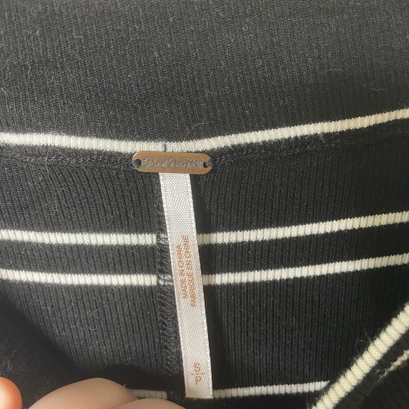 Free People Black/White Striped Off The Shoulder Top Small - Picture 3 of 5